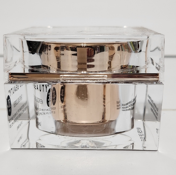 JLO Beauty - Picture 3 of 6